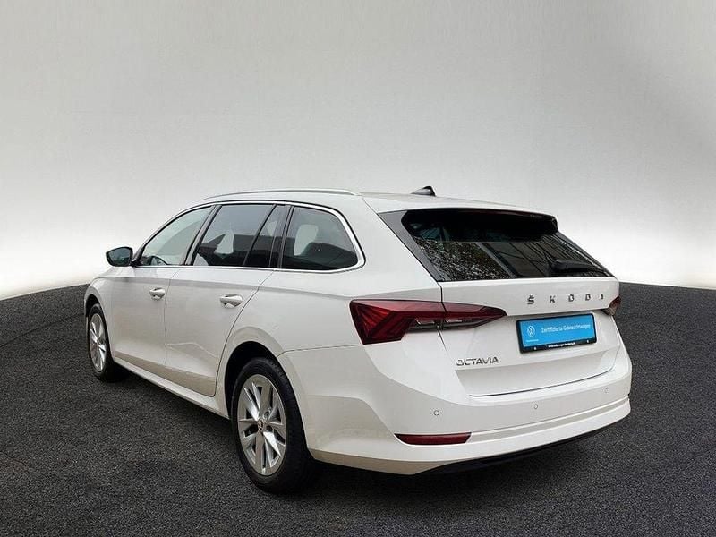 Gebraucht Skoda Octavia Style 116 PS (85 kW) 2023 9p candyweiss Kombi