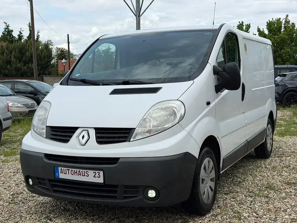 Gebraucht Renault Trafic 114 PS (83 kW) 2013 Weiß Van / Kleinbus