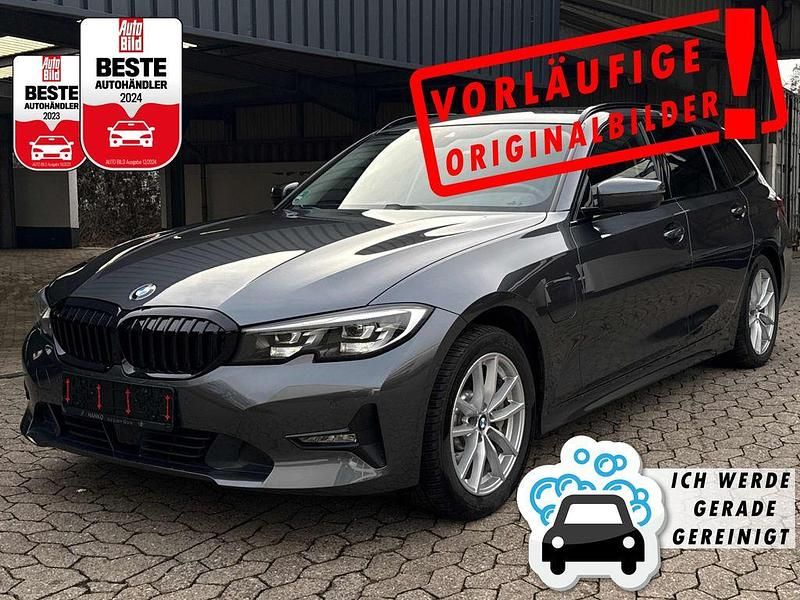 Schwarz Gebraucht 2020 BMW 330e Sport Line Kombi | 26.990 € (Fairer Preis) - Bild 1/4