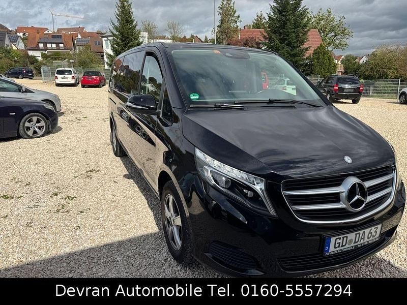 Schwarz Gebraucht 2015 Mercedes V200 Van / Kleinbus | 17.999 € (Fairer Preis) - Bild 1/4