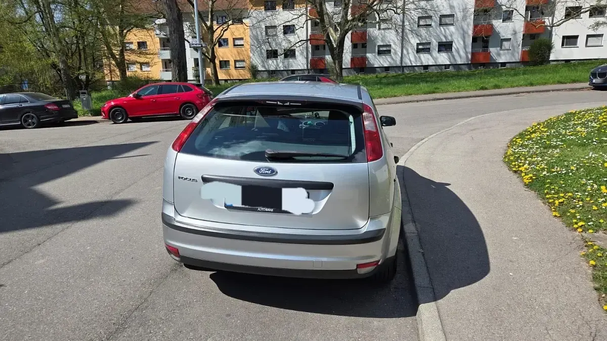 Gebraucht Ford Focus 100 PS (73 kW) 2006 Silber Limousine