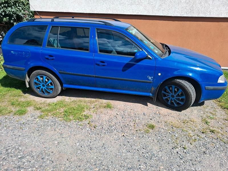 Blau Gebraucht 2005 Skoda Octavia Kombi | 800 € (Superpreis) - Bild 1/4