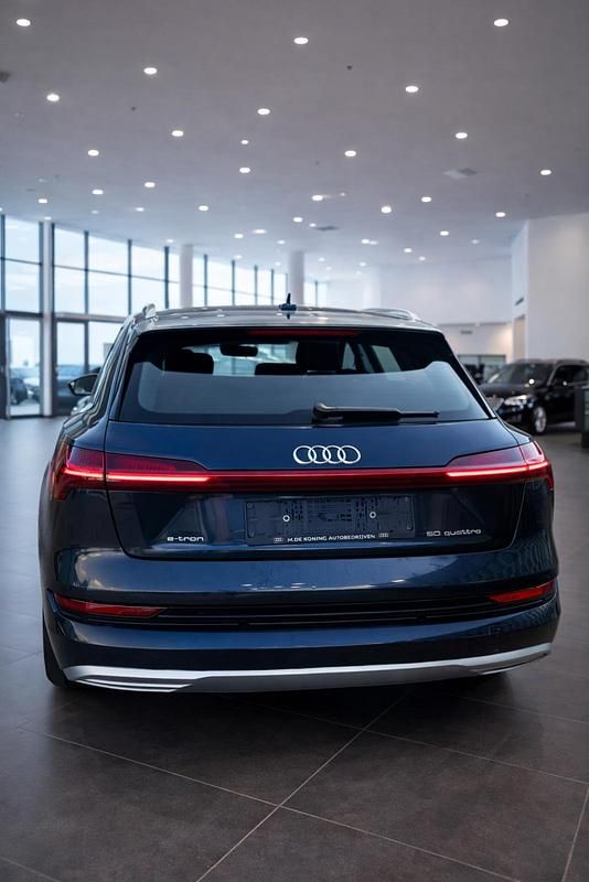 Gebraucht Audi e-tron Comfort 230 kW (313 PS) 2019 Grau SUV