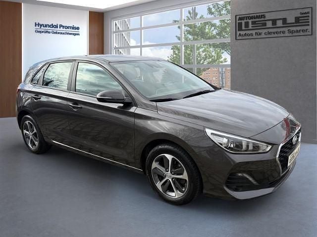 Gebraucht Hyundai i30 Select 99 PS (72 kW) 2018 Braun (metallic) Limousine