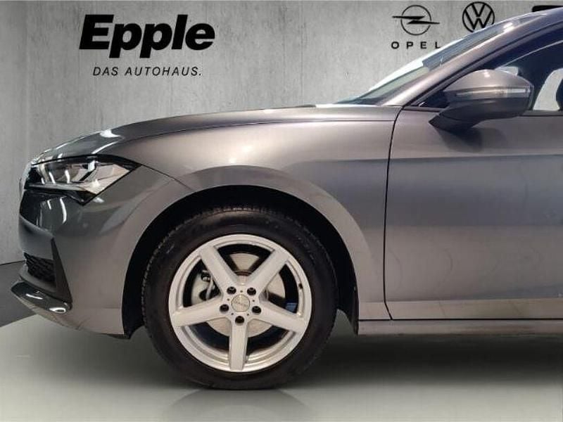 Gebraucht Skoda Superb Essence 150 PS (110 kW) 2025 Grau Kombi