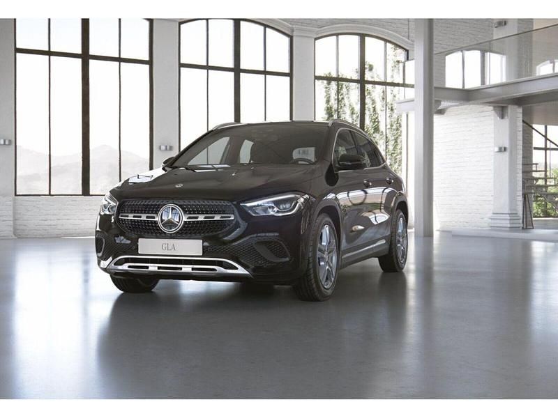 Unilack nachtschwarz Gebraucht 2020 Mercedes GLA200 SUV | 29.920 € (Guter Preis) - Bild 1/4