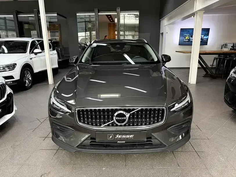 Gebraucht Volvo V60 CC 250 PS (183 kW) 2020 Pine grey / metallic (metallic) Kombi