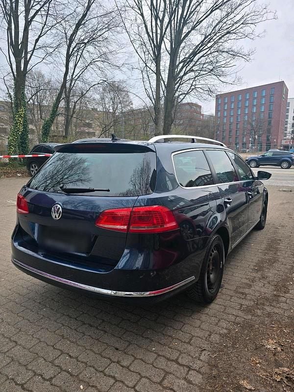 Gebraucht VW Passat 140 PS (102 kW) 2013 Blau Kombi
