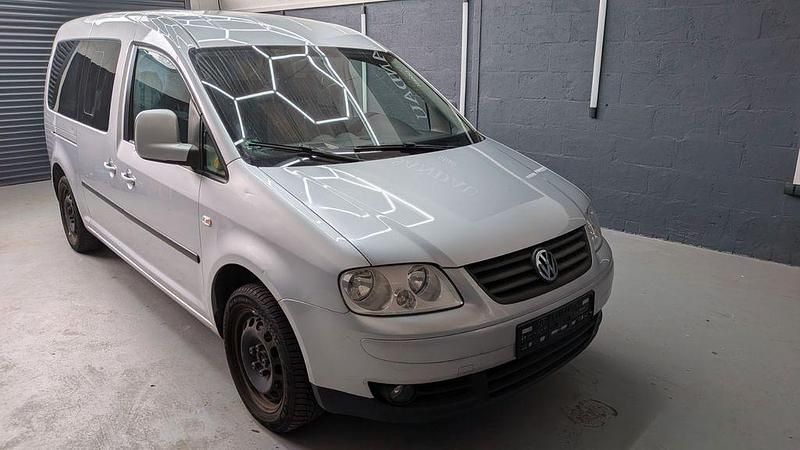 Silber Gebraucht 2008 VW Caddy Maxi Van / Kleinbus | 4.650 € (Fairer Preis) - Bild 1/4