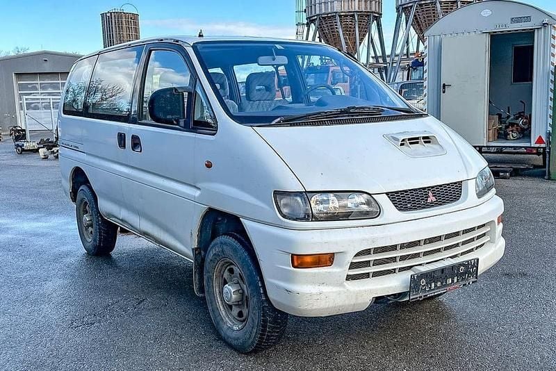 Gebraucht Mitsubishi Space Gear 99 PS (72 kW) 2001 Weiß Van / Kleinbus