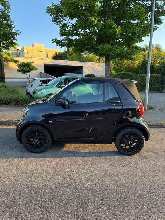 Schwarz Gebraucht 2019 Smart ForTwo Cabrio Cabrio | 16.500 € (Fairer Preis) - Bild 1/4