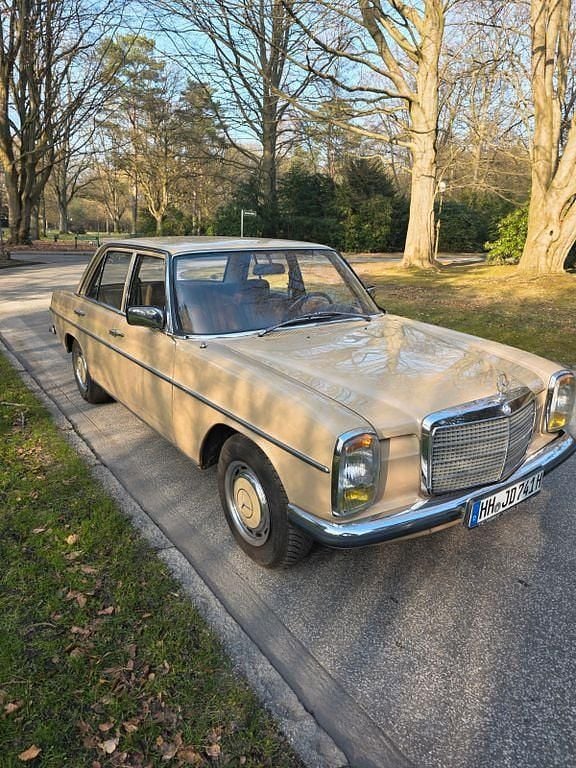 Gebraucht Mercedes 230 120 PS (88 kW) 1974 Beige Limousine