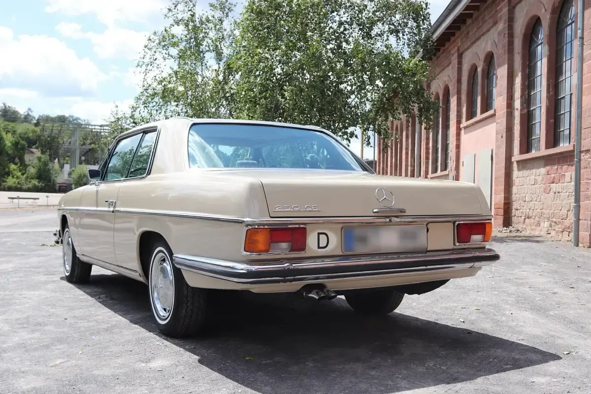 Gebraucht Mercedes W114 150 PS (110 kW) 1969 Beige Coupé