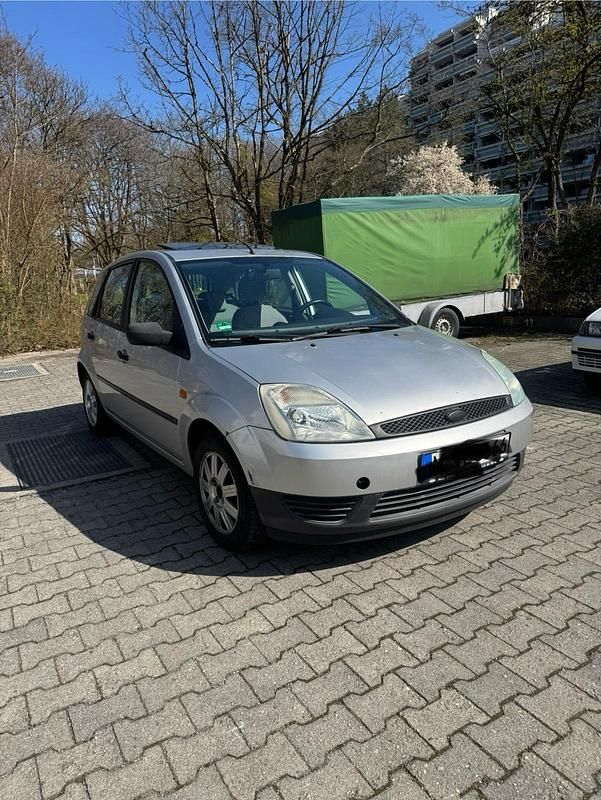 Gebraucht Ford Fiesta 80 PS (58 kW) 2002 Silber Kleinwagen