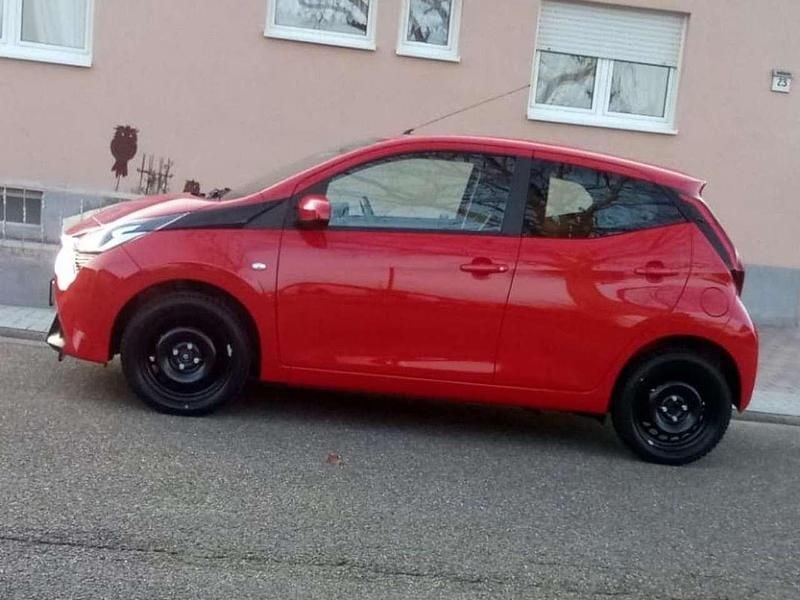 Gebraucht Toyota Aygo 72 PS (52 kW) 2019 Rot Kleinwagen