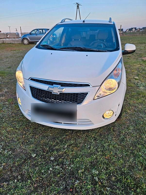 Gebraucht Chevrolet Spark 90 PS (66 kW) 2010 Weiß Kleinwagen