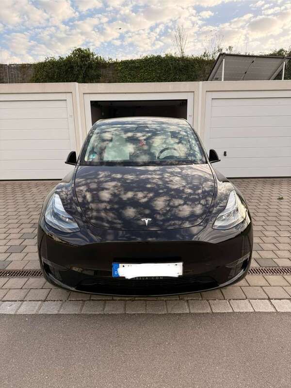 Schwarz Gebraucht 2023 Tesla Model Y Long Range AWD SUV | 44.999 € (Teuer) - Bild 1/4