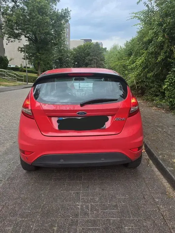 Gebraucht Ford Fiesta Ghia 82 PS (60 kW) 2009 Rot Limousine