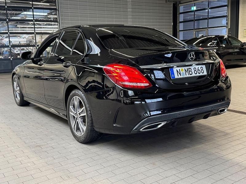 Schwarz Gebraucht 2018 Mercedes C220 Limousine | 16.500 € (Fairer Preis) - Bild 1/4