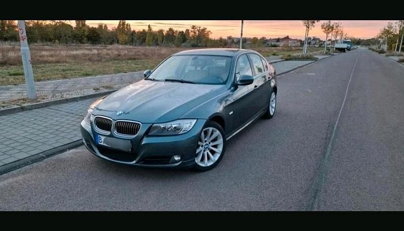Grau Gebraucht 2025 BMW 325 Limousine | 6.200 € - Bild 1/4