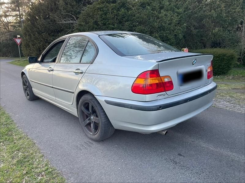 Gebraucht BMW 318 143 PS (105 kW) 2002 Silber Limousine