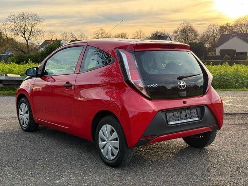 Gebraucht Toyota Aygo Business Edition 69 PS (50 kW) 2018 Rot Kleinwagen