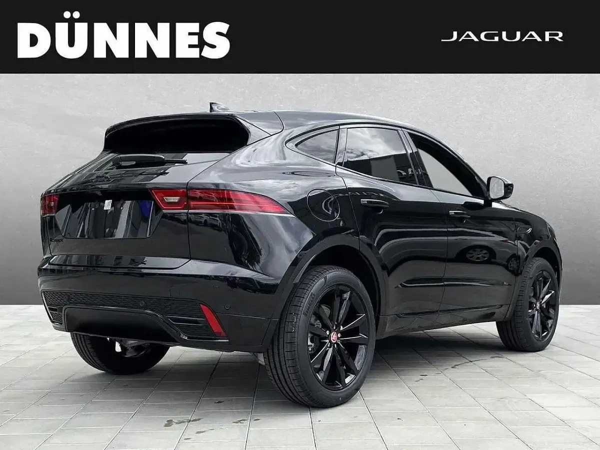 Second-hand Jaguar E-Pace R-Dynamic 165 CP (121 kW) 2023 Negru SUV