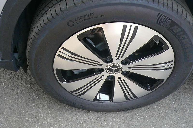 Gebraucht Mercedes B180 122 PS (89 kW) 2016 Calcitweiss/zirrusweiss Van / Kleinbus