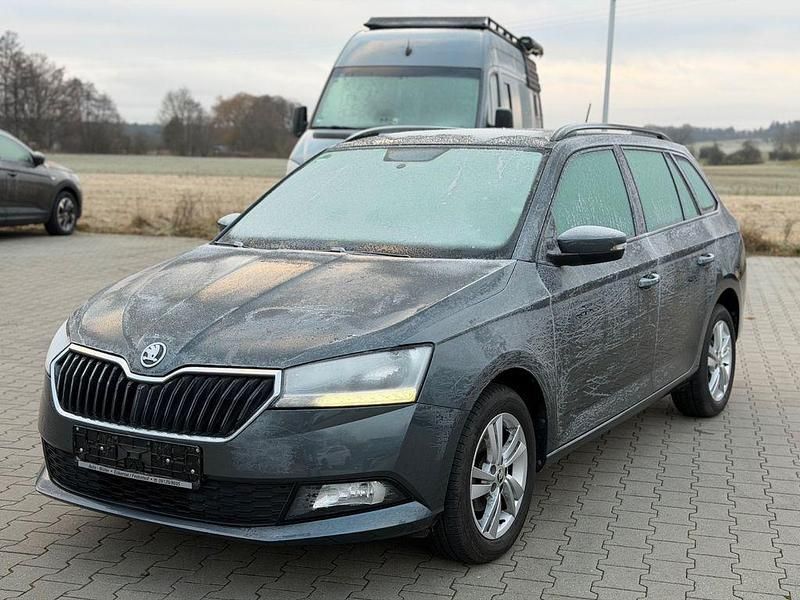 Grau Gebraucht 2020 Skoda Fabia Ambition Kombi | 12.990 € (Guter Preis) - Bild 1/4