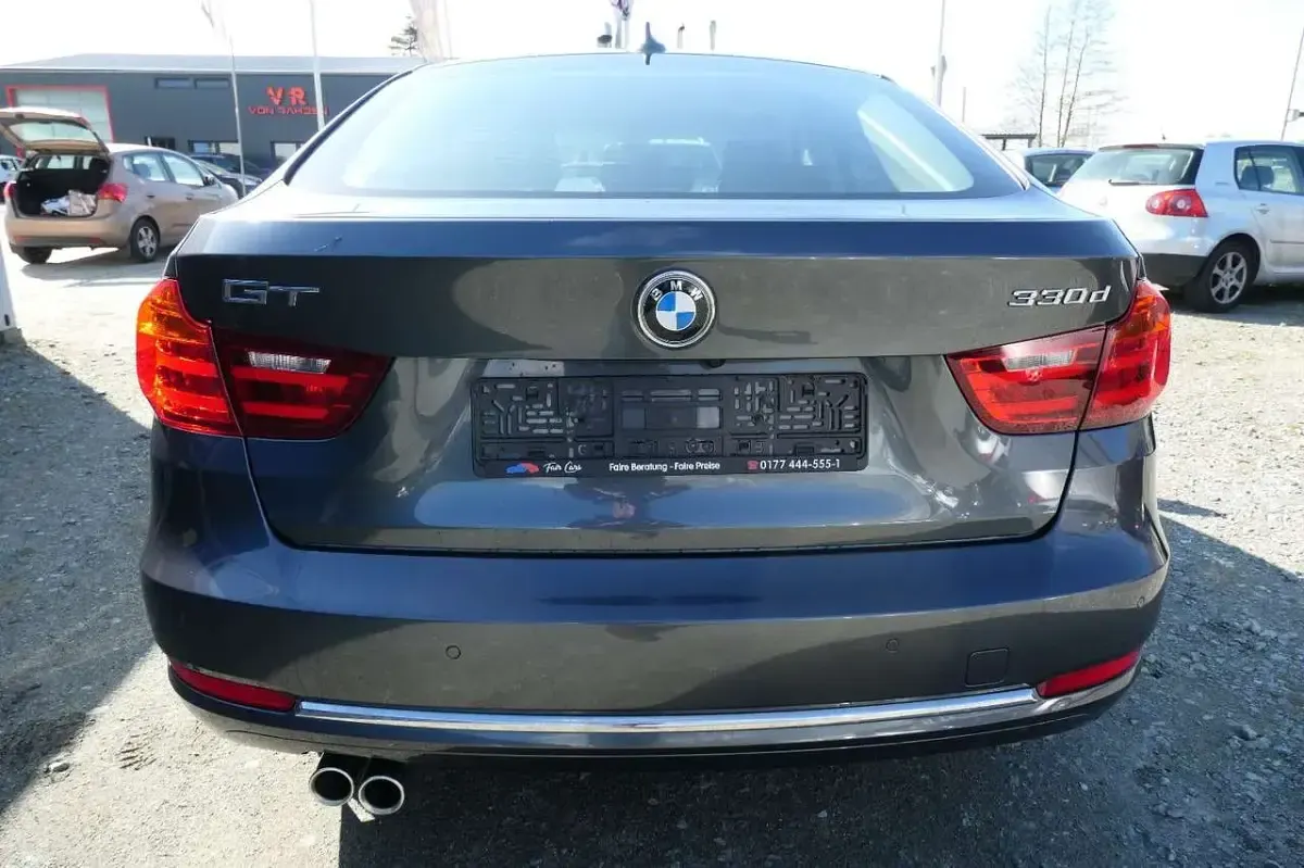 Gebraucht BMW 330 258 PS (189 kW) 2014 Grau Limousine