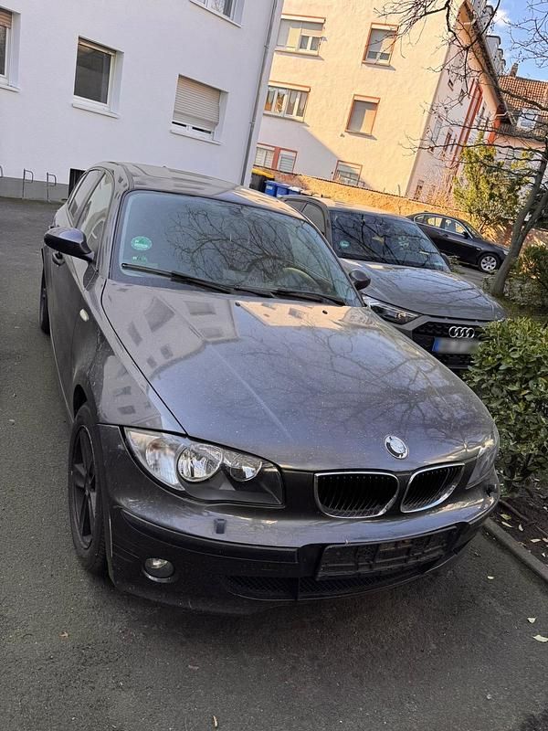 Gebraucht BMW 118 122 PS (89 kW) 2004 Grau Kleinwagen