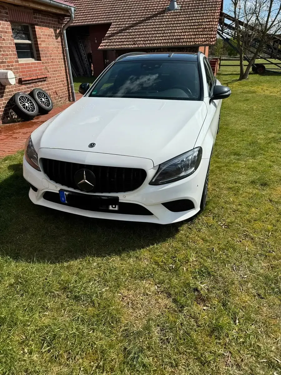 Gebraucht Mercedes C300 AMG 245 PS (180 kW) 2019 Weiß Kombi