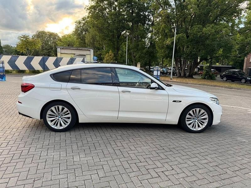 Weiß Gebraucht 2015 BMW 535 Gran Turismo Luxury Line Limousine | 21.500 € (Fairer Preis) - Bild 1/4