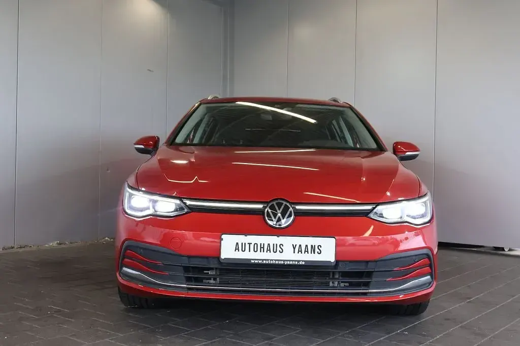 Gebraucht VW Golf VIII Style 150 PS (110 kW) 2021 Rot Limousine