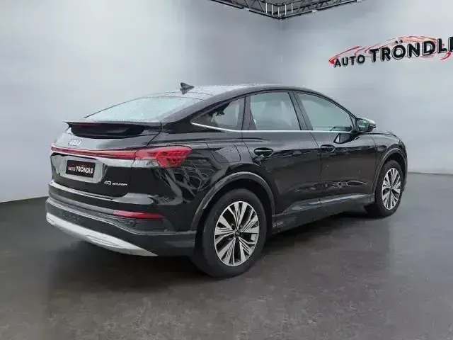 Gebraucht Audi Q4 Sportback e-tron Advanced 150 kW (204 PS) 2023 Mythosschwarz metallic SUV