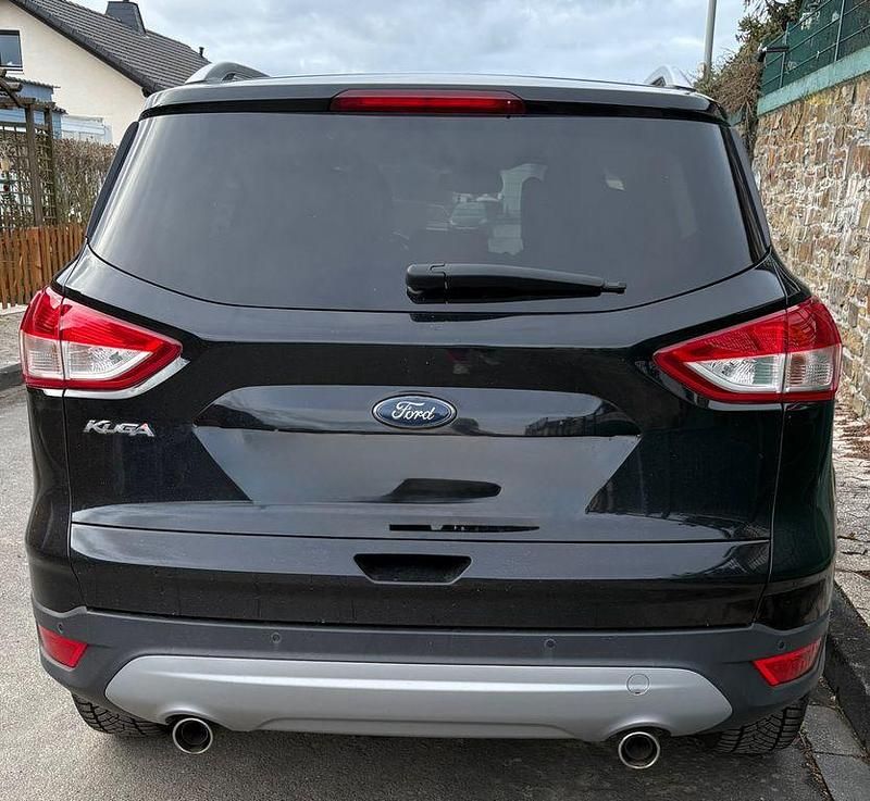 Gebraucht Ford Kuga Titanium 150 PS (110 kW) 2016 Schwarz SUV