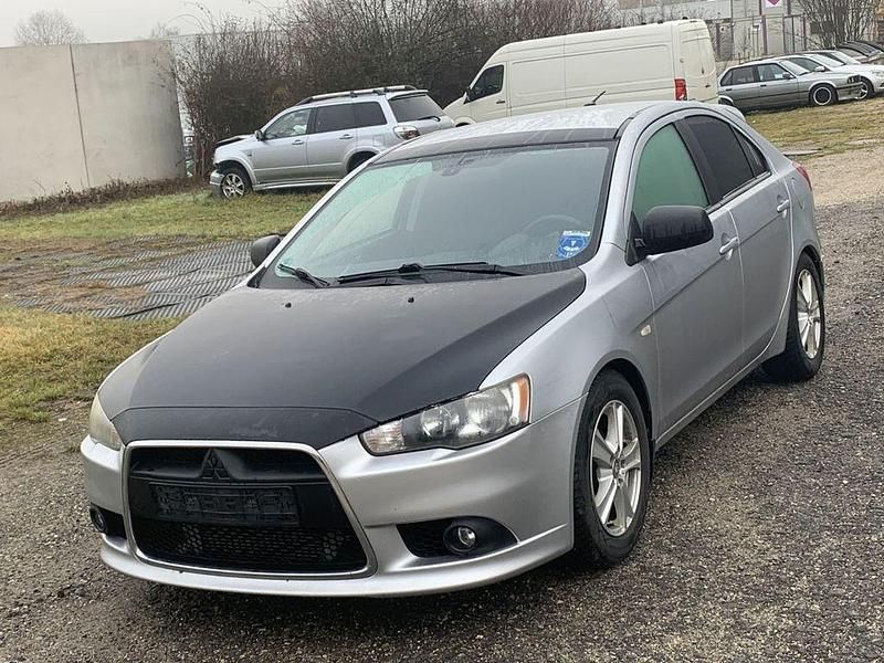 Silber Gebraucht 2011 Mitsubishi Lancer Sportback Limousine | 4.450 € - Bild 1/4