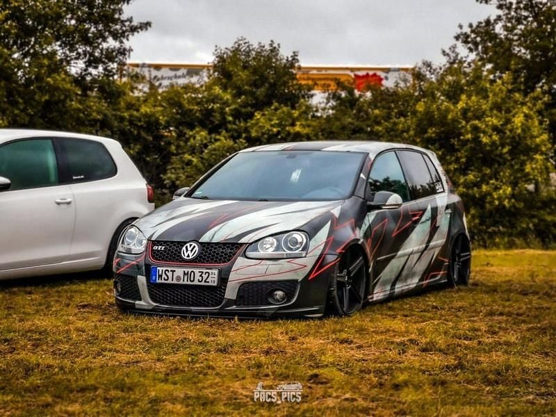 Schwarz Gebraucht 2004 VW Golf V GTI Kleinwagen | 7.300 € - Bild 1/4