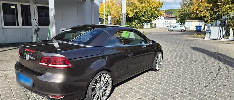 Gebraucht VW Eos 160 PS (117 kW) 2012 Braun Cabrio
