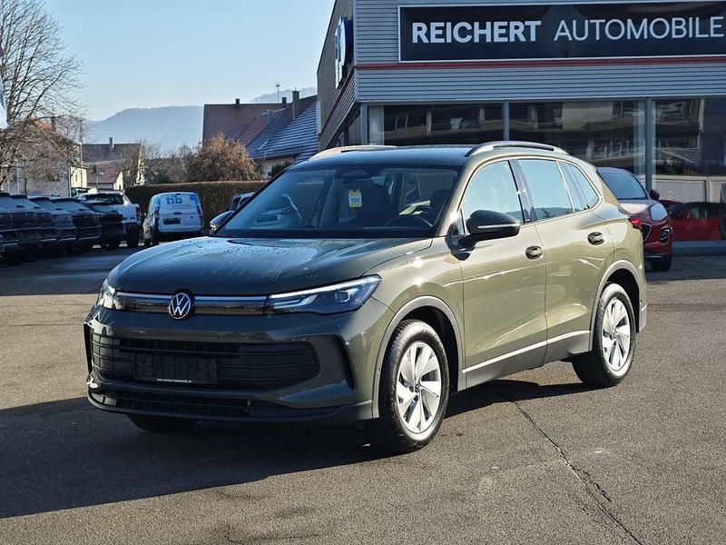 Grün Gebraucht 2025 VW Tiguan SUV | 36.690 € (Superpreis) - Bild 1/4