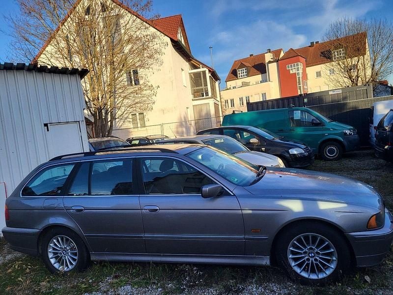 Gebraucht BMW 520 Lifestyle 170 PS (125 kW) 2001 Grau Kombi