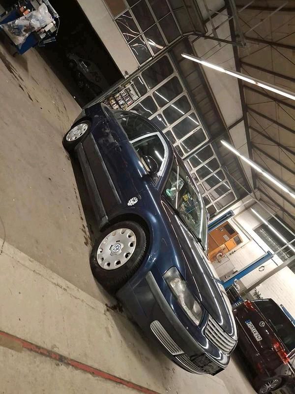 Gebraucht VW Passat 125 PS (91 kW) 1998 Blau Limousine