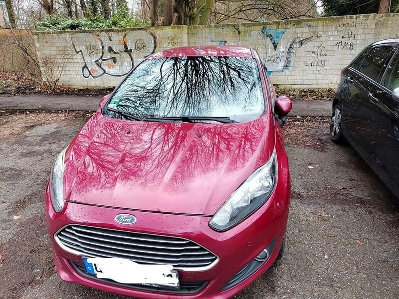 Gebraucht Ford Fiesta Trend 101 PS (74 kW) 2014 Rot Kleinwagen