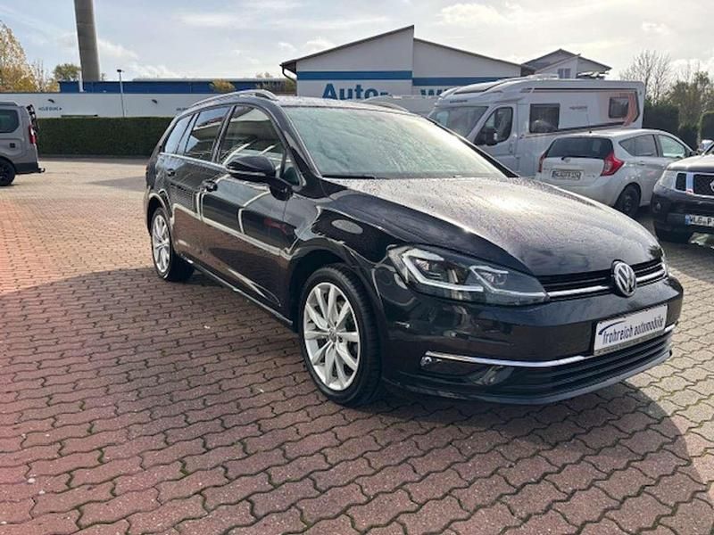 Gebraucht VW Golf VII Highline 150 PS (110 kW) 2019 Deep black Kombi