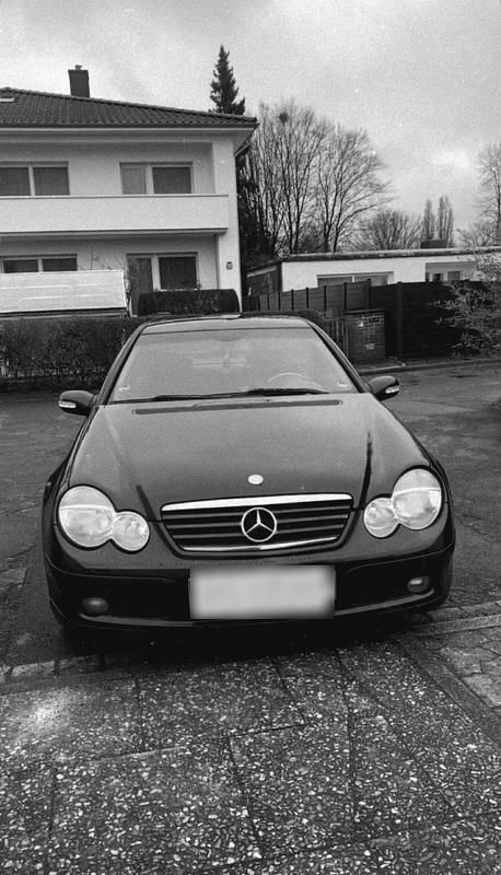 Gebraucht Mercedes C180 148 PS (108 kW) 2001 Schwarz Coupé