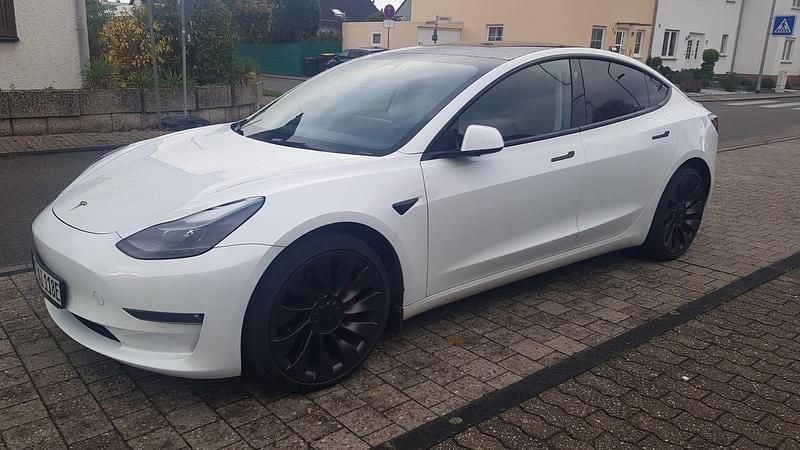 Weiß Gebraucht 2022 Tesla Model 3 Performance Limousine | 27.500 € (Superpreis) - Bild 1/4