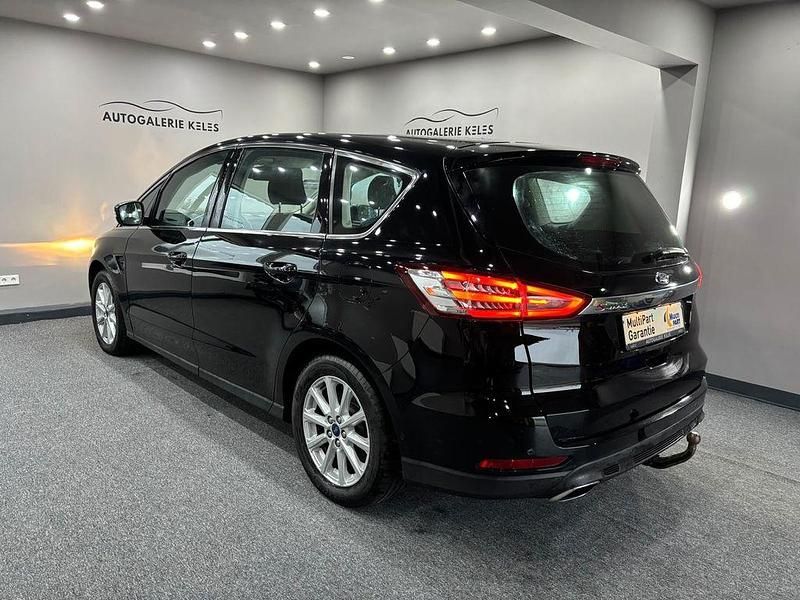 Gebraucht Ford S-MAX Titanium 179 PS (131 kW) 2017 Schwarz Van / Kleinbus