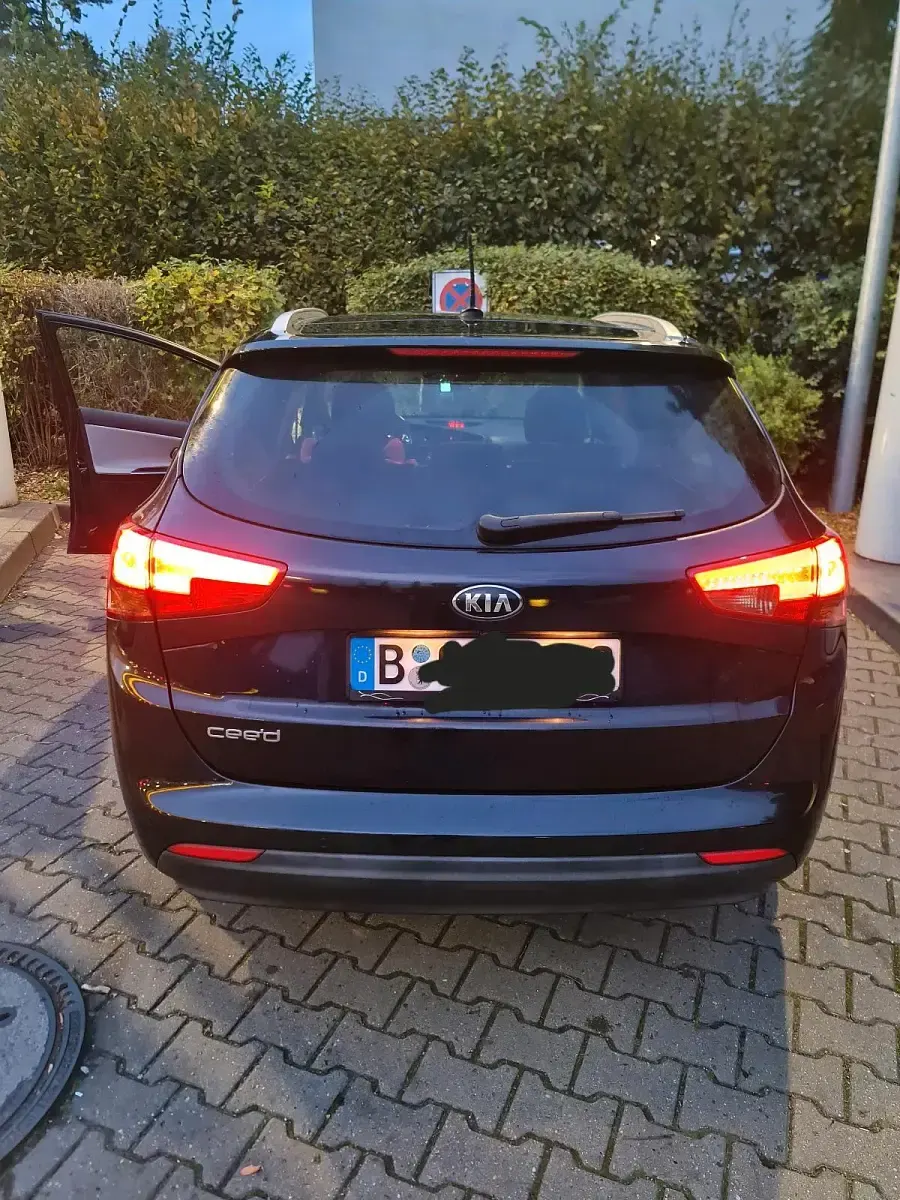 Gebraucht Kia Ceed 135 PS (99 kW) 2014 Schwarz Kleinwagen