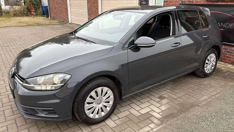Gebraucht VW Golf VII Trendline 86 PS (63 kW) 2017 Uranograu Kleinwagen