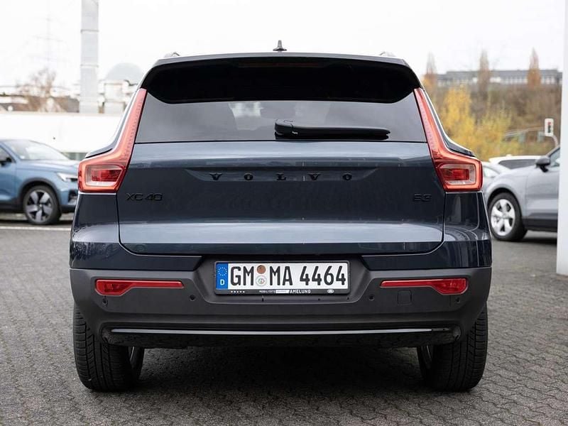 Neu Volvo XC40 Plus 163 PS (119 kW) 2025 Denim blue SUV